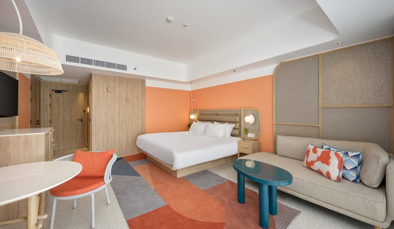 07 Deluxe Pool View 02